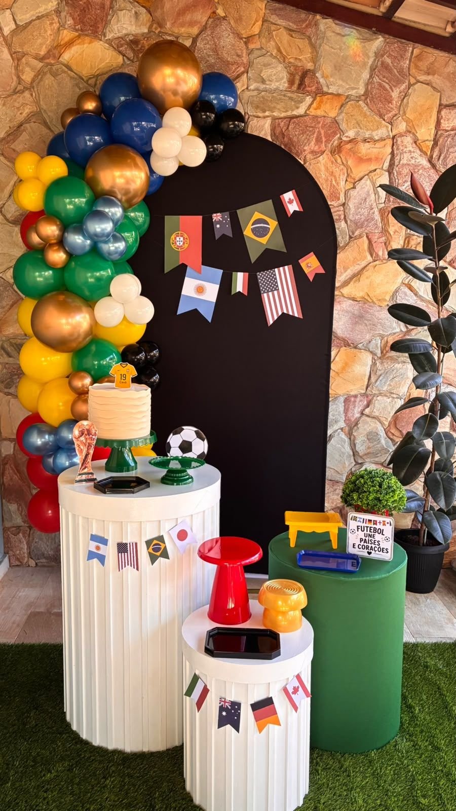 Decoração de festa tema Futebol montada pela BAH! Festas